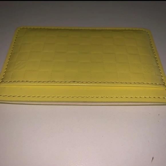 Runway Limited Edition Cardholder - Picture 4 of 10